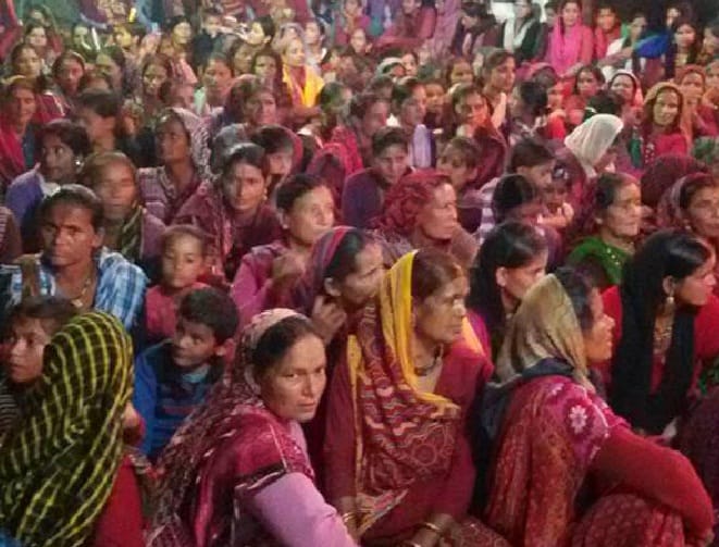 Women came to Atun Devnai
