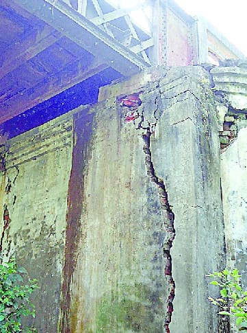 Kdula River bridge cracks in Pilar
