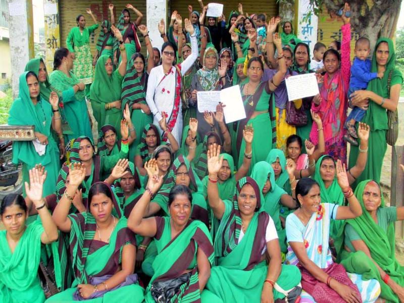 teesare din bhee datee raheen kaaryakatree evan sahaayikaen
