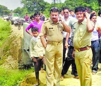 Upturned tractor-trolley carrying pilgrims, 21 injured