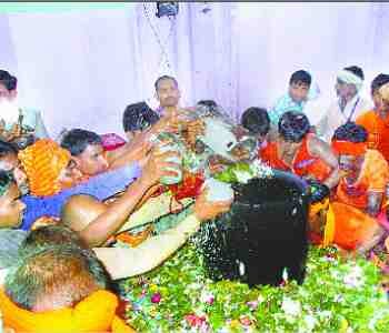 engaged in the temples devotees throng 