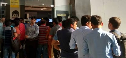Black market start for Reliance jio, sim sold from 300 to 1500