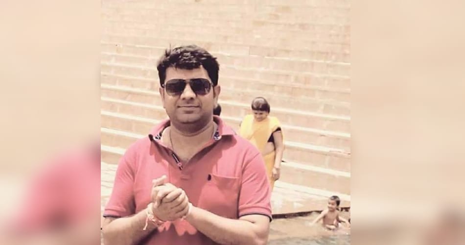 A ice cream vendor officer, cops will Salute