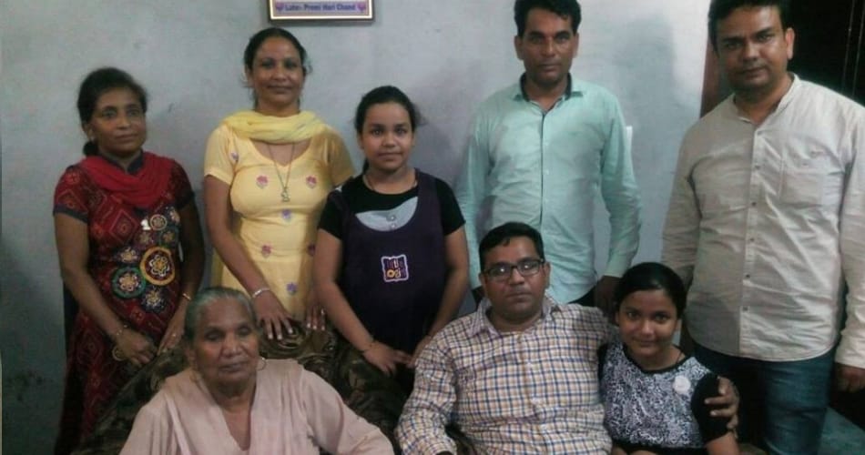 A ice cream vendor officer, cops will Salute