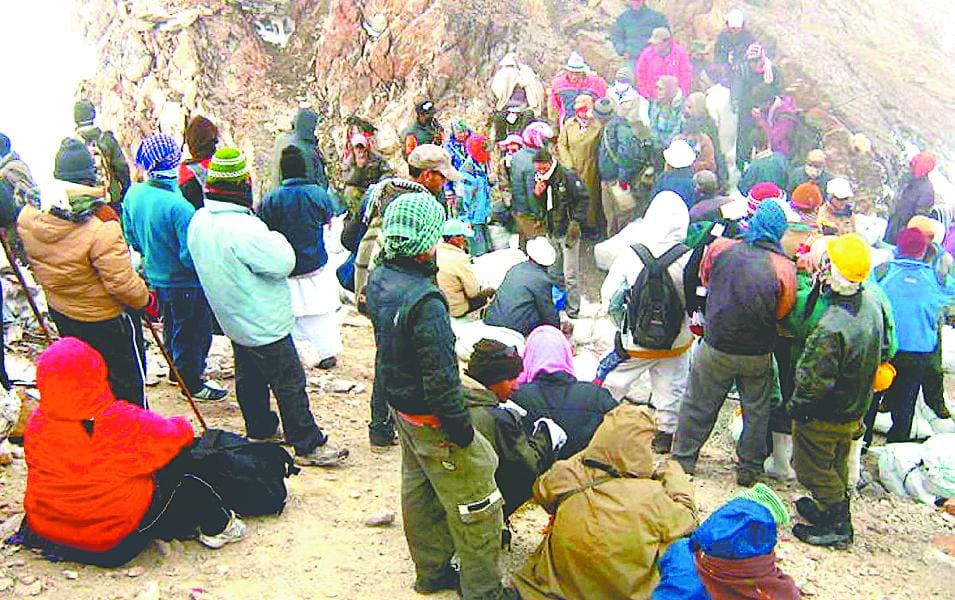 The final group of passengers returned Kailas