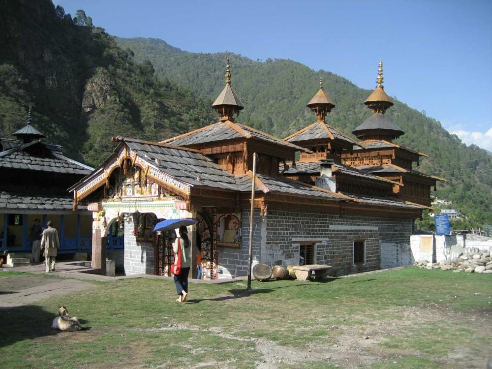 संग्रांद पर महासू मंदिर में उमड़े श्रद्वालु