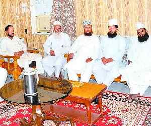 Repairs on the mosque clerics, said the protest muftis