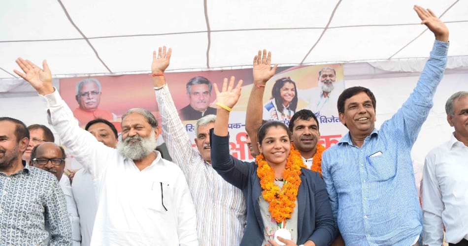 coach ishwar singh dahiya makes sakshi malik olympian wrestler