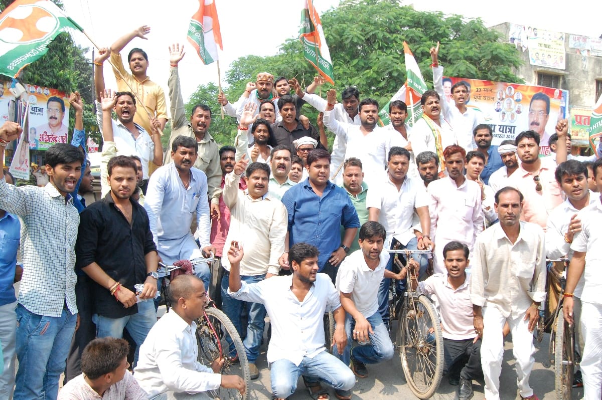 Take a guided tour rickshaw protest