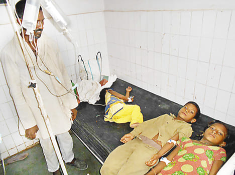 A dozen children sick by eating wild fruit