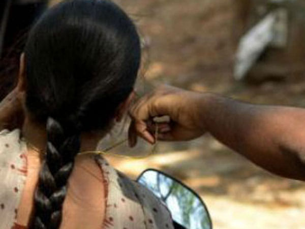 snatching with old lady on chandigarh sector 20 park