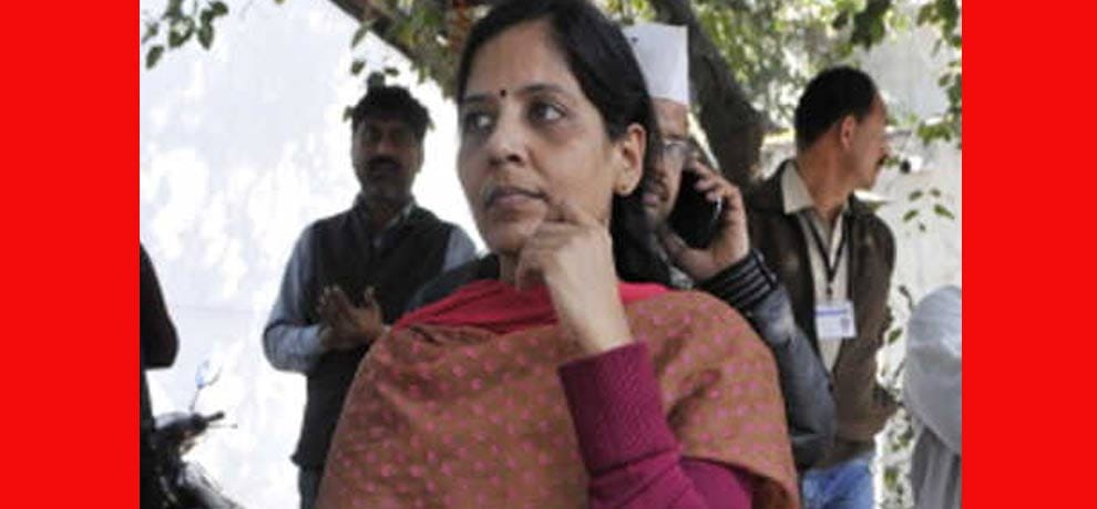 manoj tiwari said sunita kejriwal will become cm like rabri devi in bihar