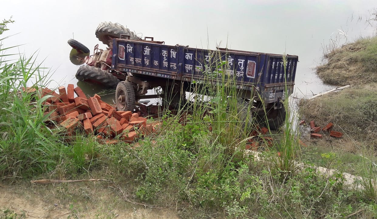 tractor-trolly scrolled down, labour died