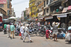  Goods on the streets , many problems afoot