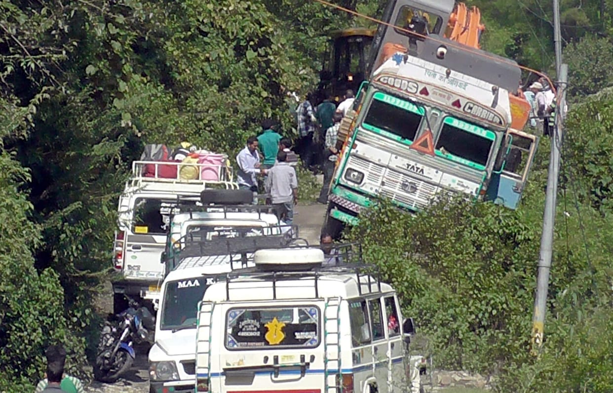 Trola disrupted the movement of vehicles from falling