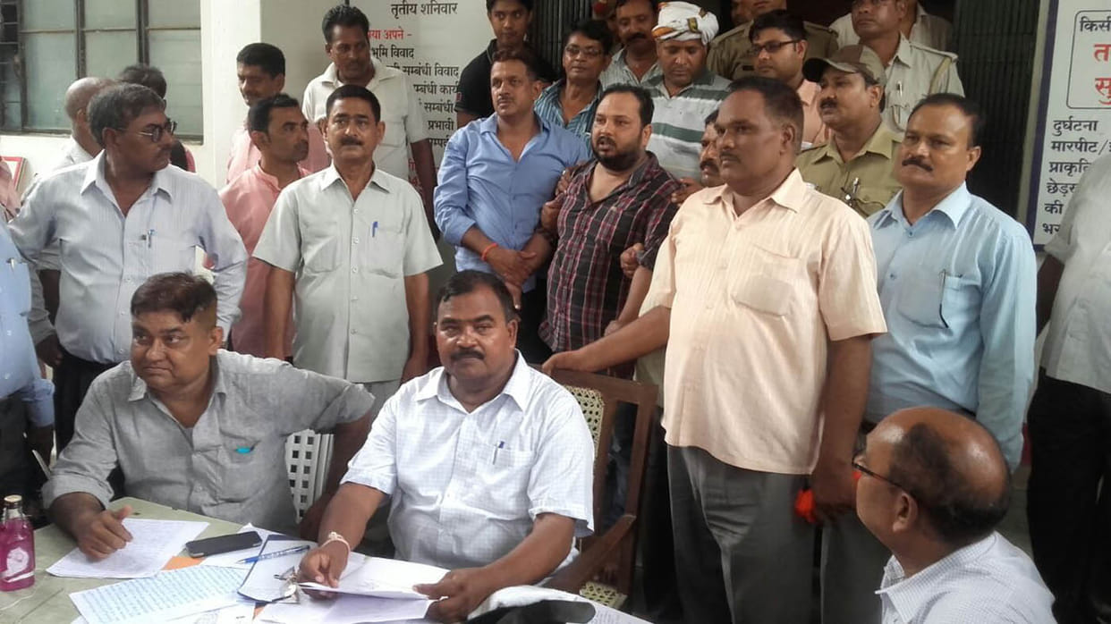 clerk arrested in bribe