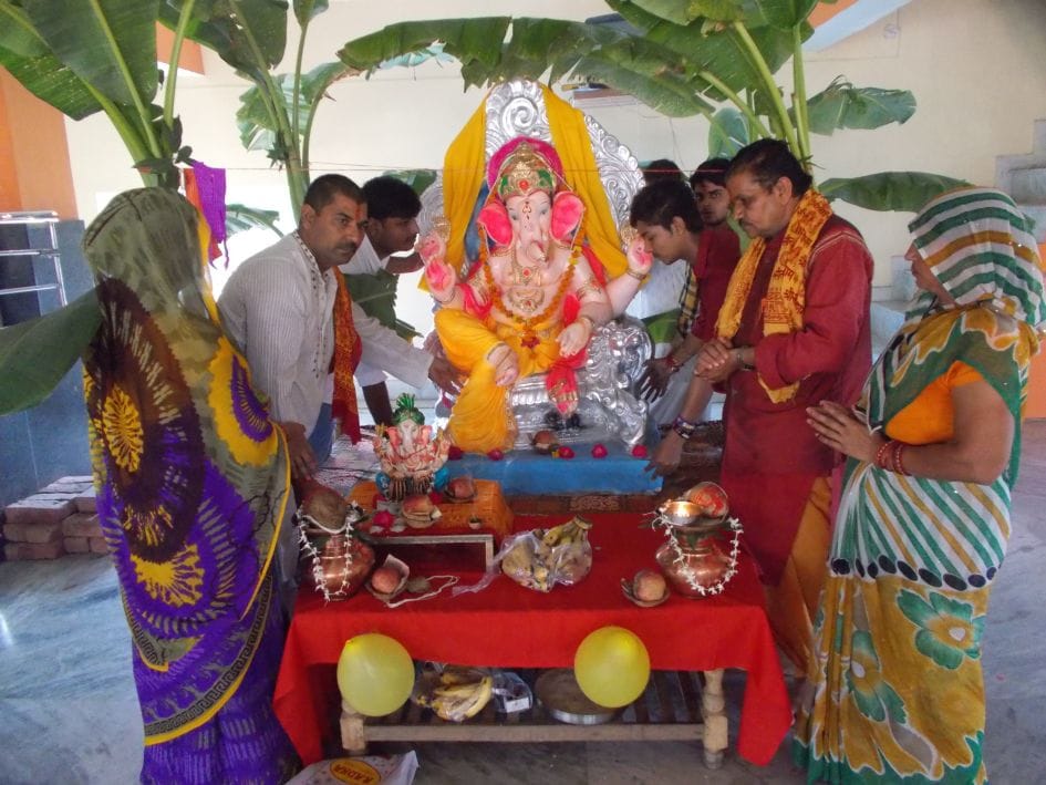 Ganpati pandals sit-in homes