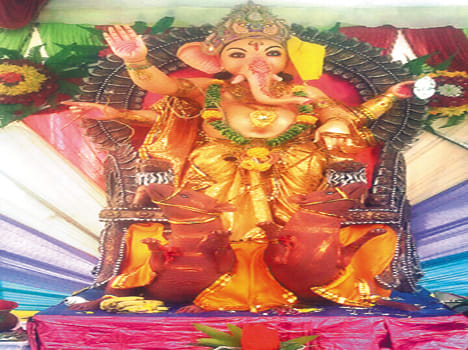 Ganpati Bappa fledged sit with musical instruments