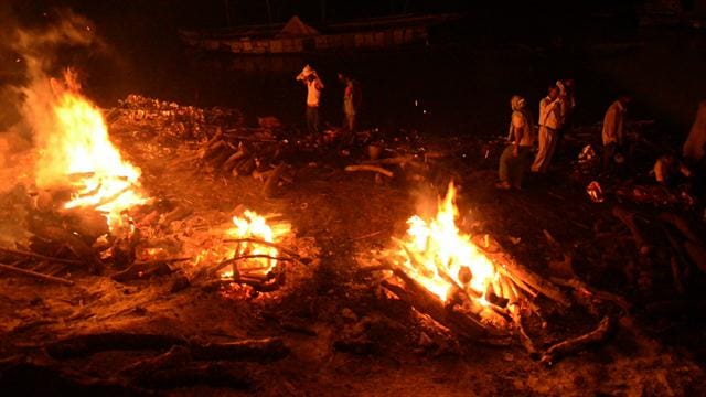 Spurned by crematorium for lack of money, MP tribal collects garbage to cremate wife