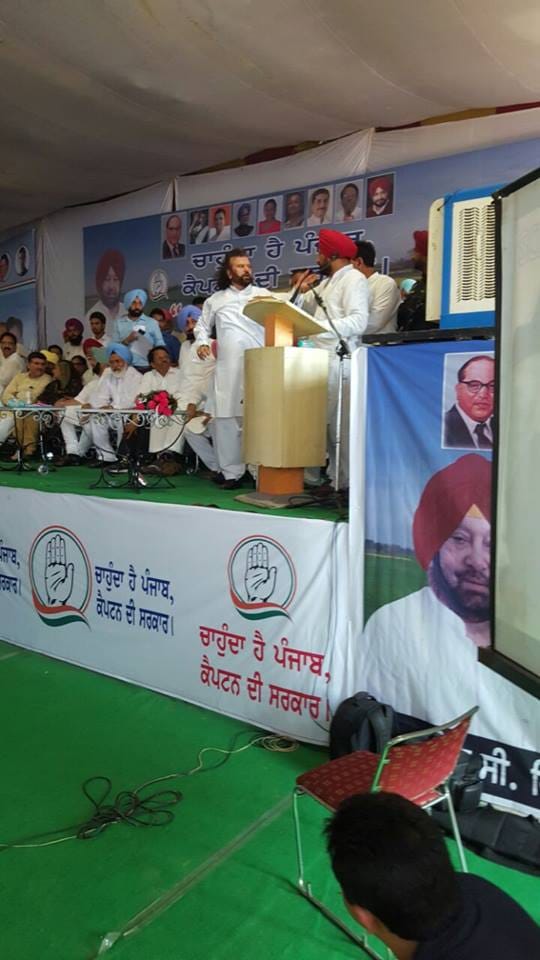 High voltage drama in Congress meeting, hans raj hans jumped down from the stage
