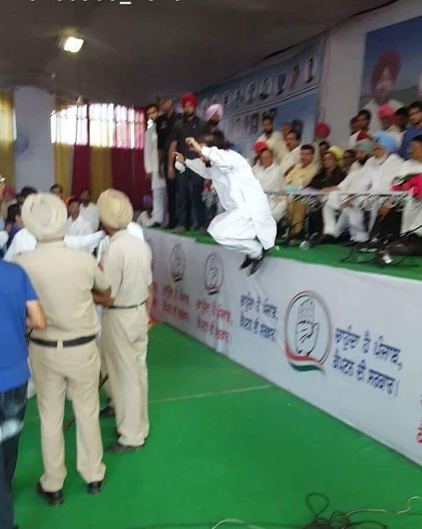 High voltage drama in Congress meeting, hans raj hans jumped down from the stage