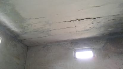 teachers will construct their school building by own salary