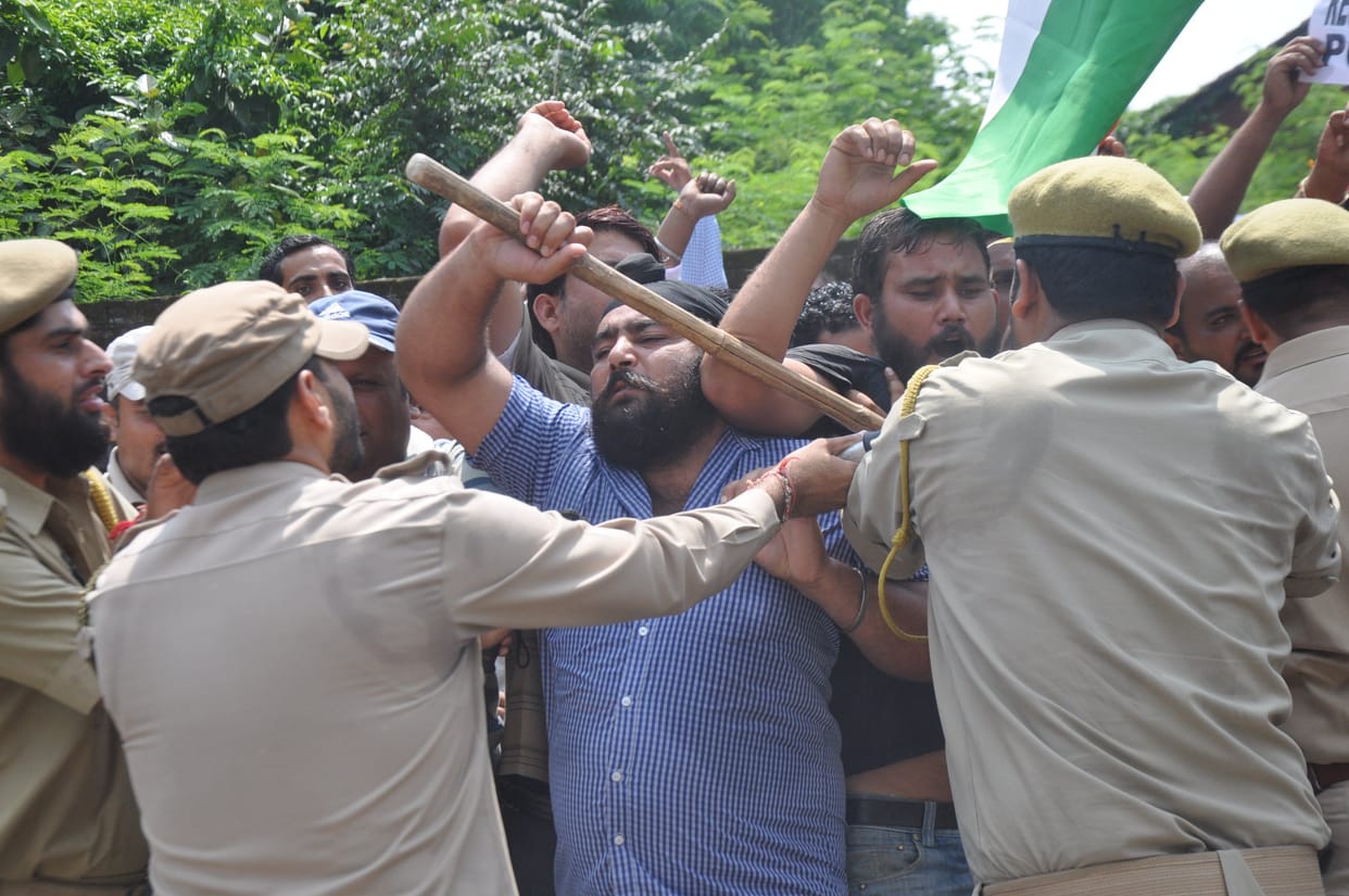 protest against the all-party committee