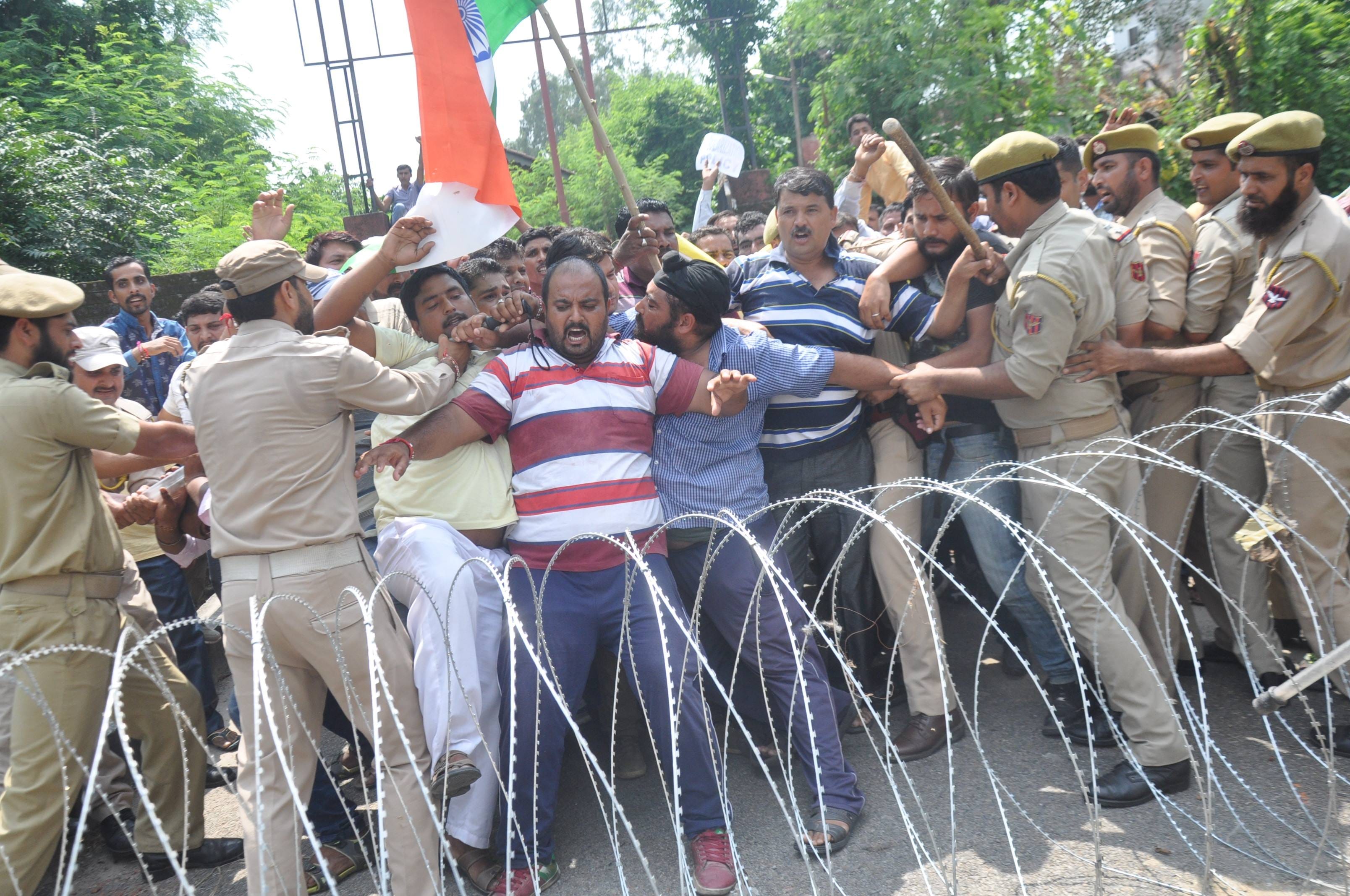 protest against the all-party committee