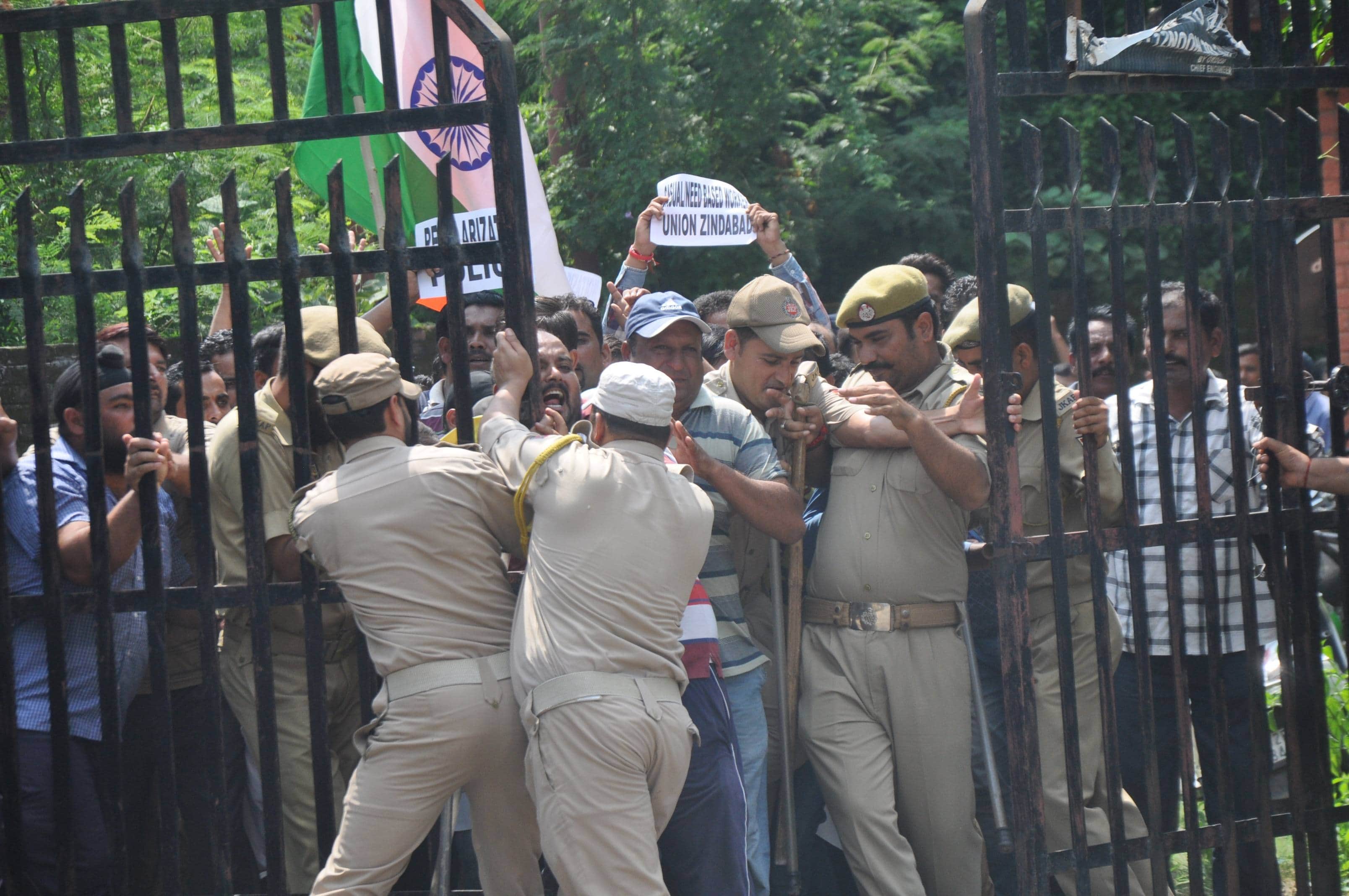 protest against the all-party committee