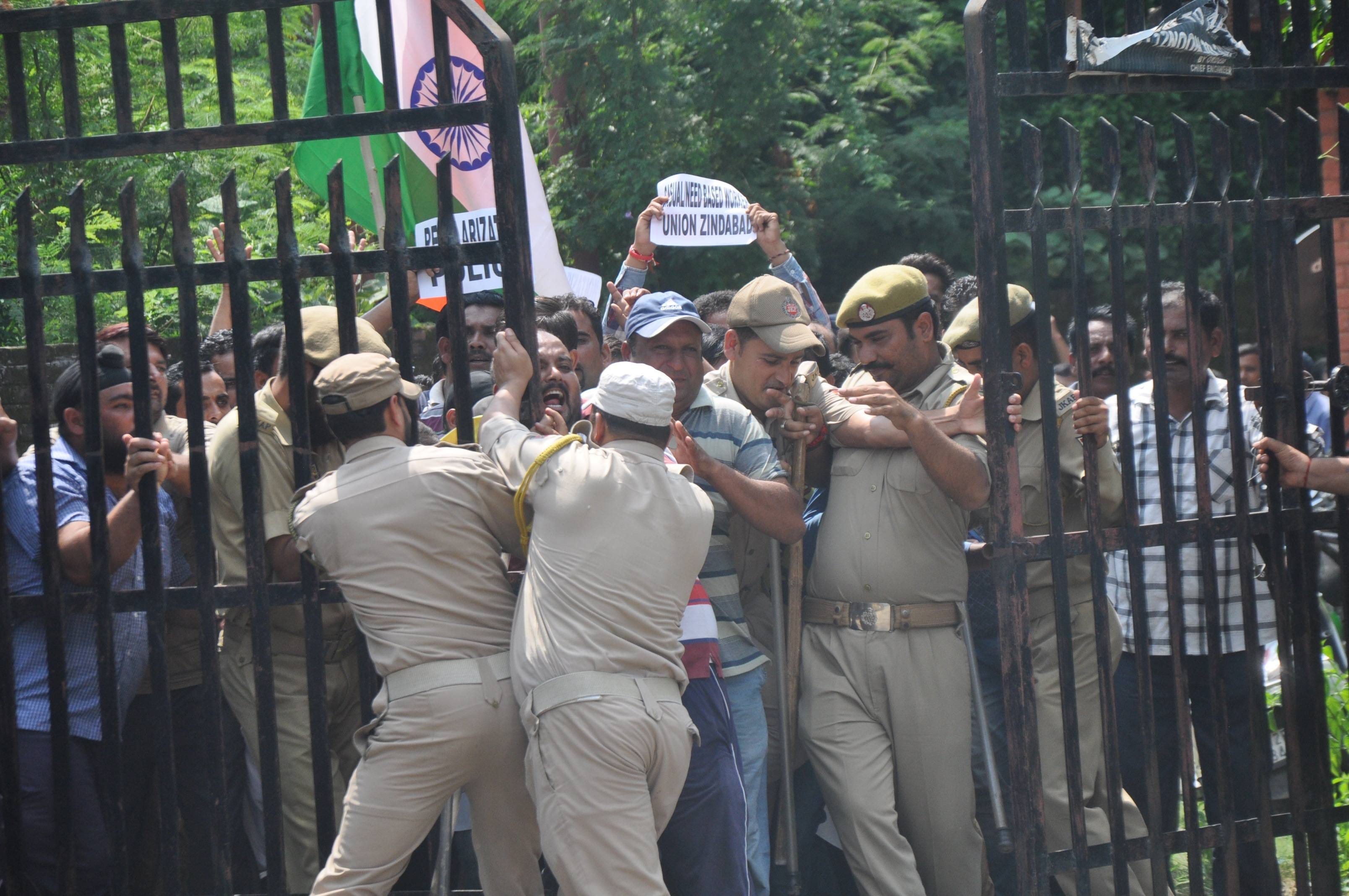 protest against the all-party committee