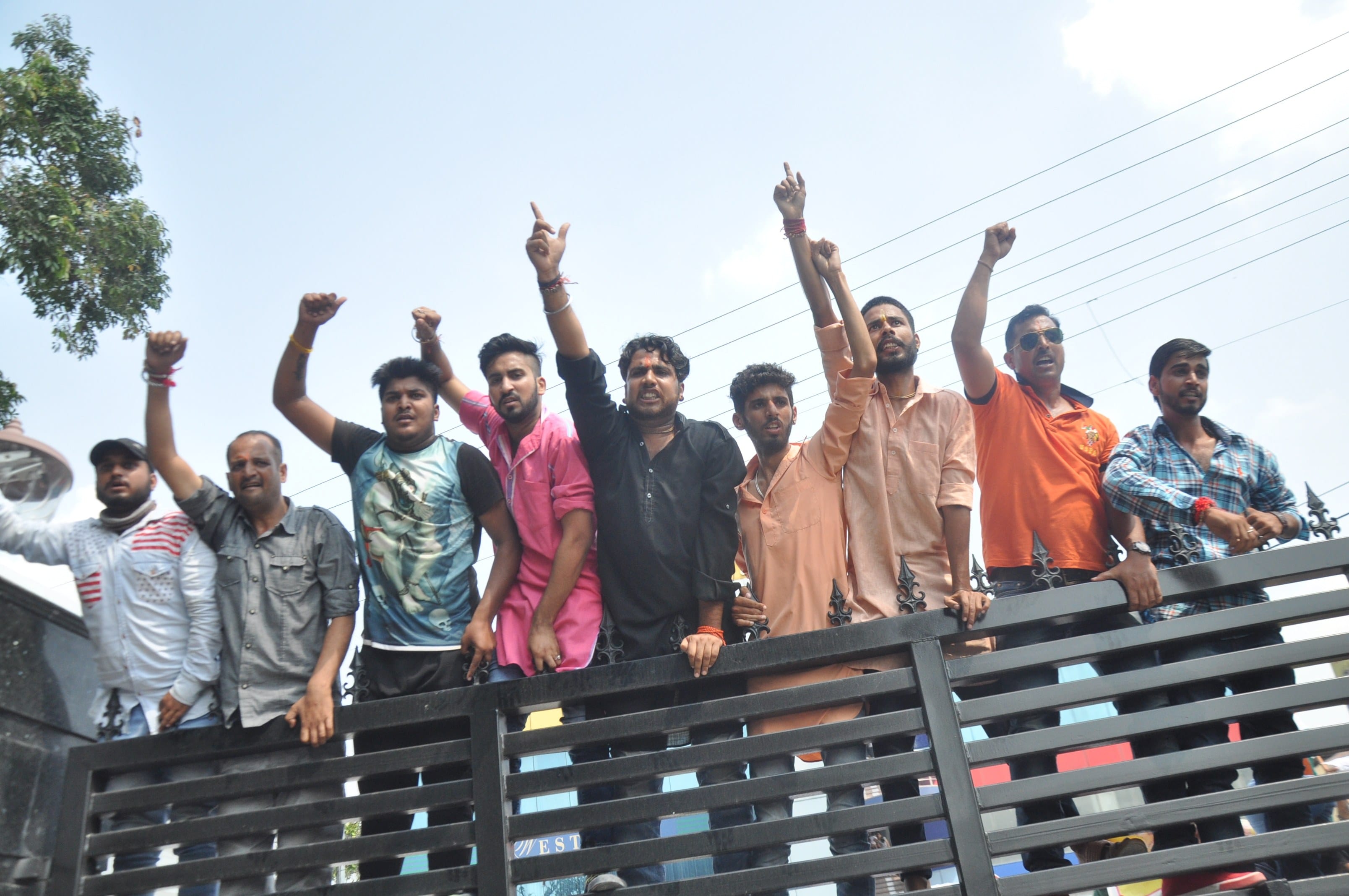 protest against the all-party committee