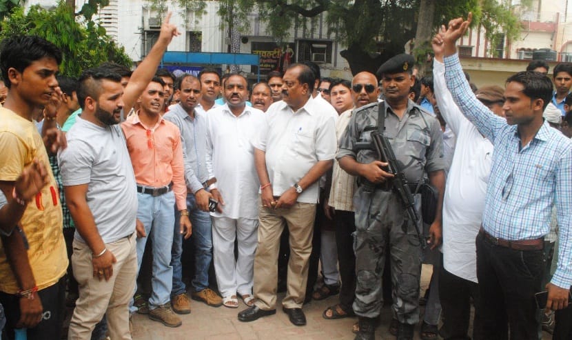 Villagers tied calf in Kotwali 
