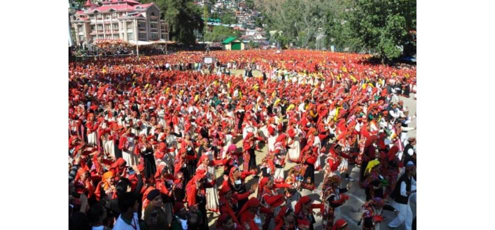 Ten thousand men and womens dance in kullu dussehra for swachata