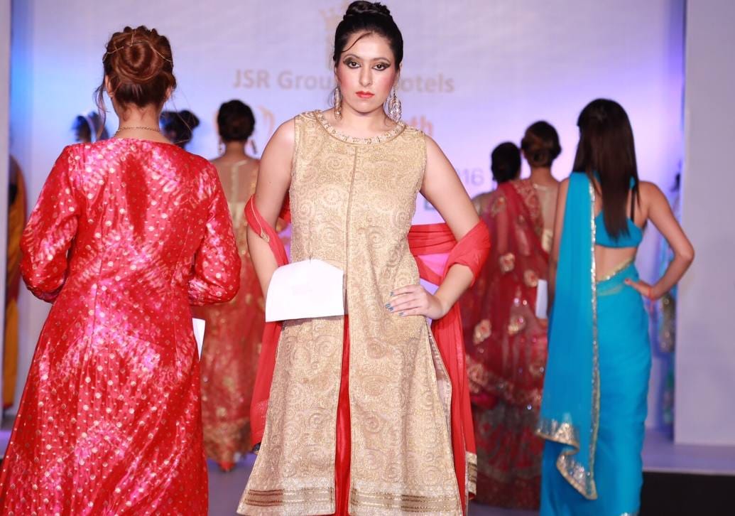 models left miss earth india competition