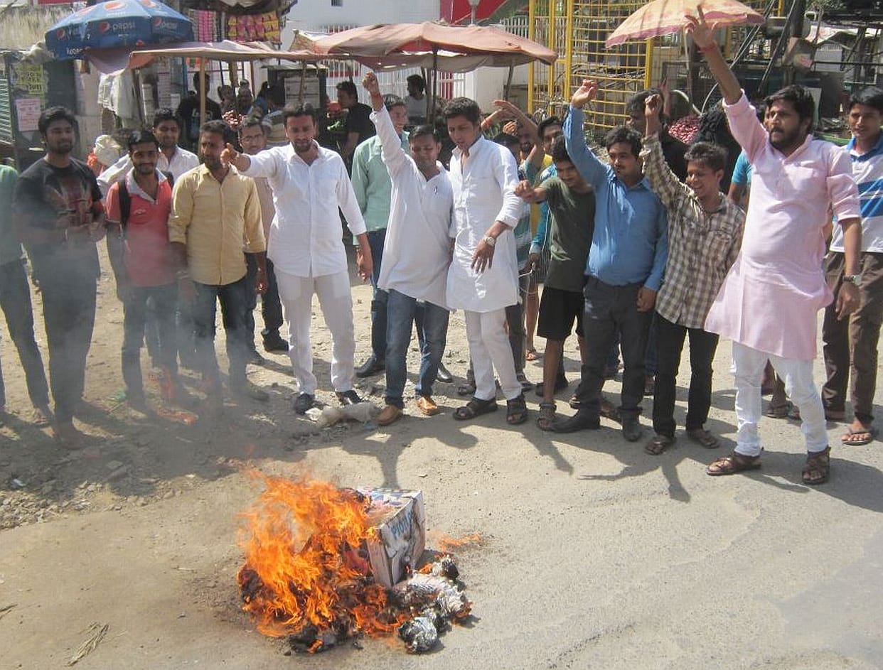 Congressmen burnt effigies of young Centre