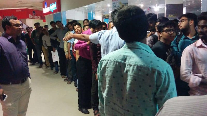 Reliance Jio SIM in Demand as Thousands Queue Up Across the Country