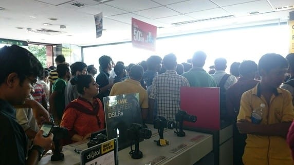 Reliance Jio SIM in Demand as Thousands Queue Up Across the Country