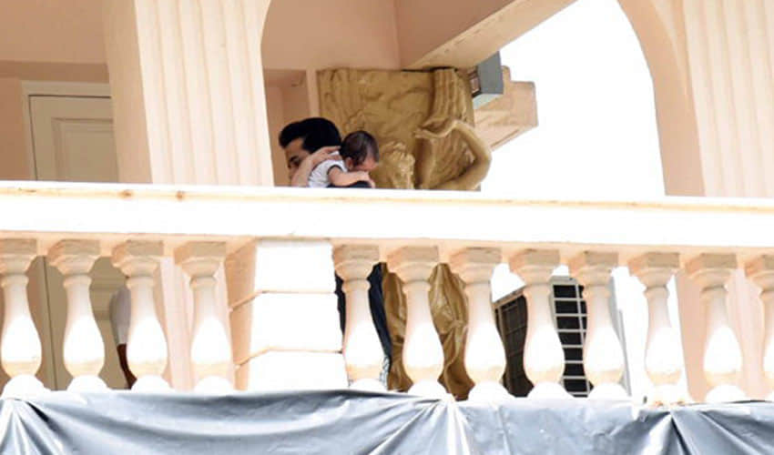 first photo of tusshar kapoor with his son 