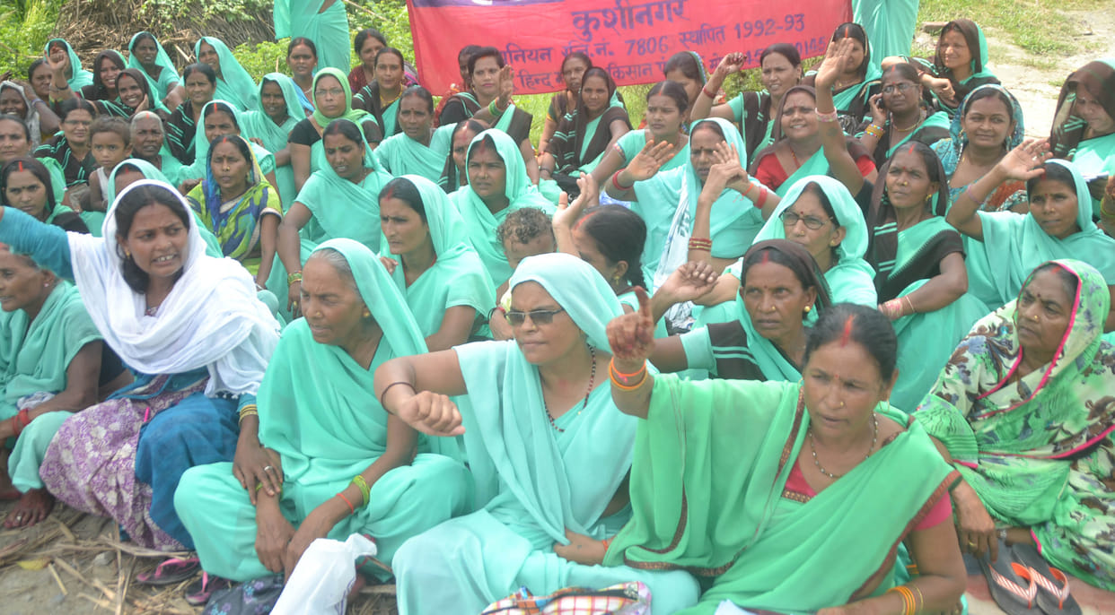 aanganbadi workers protested