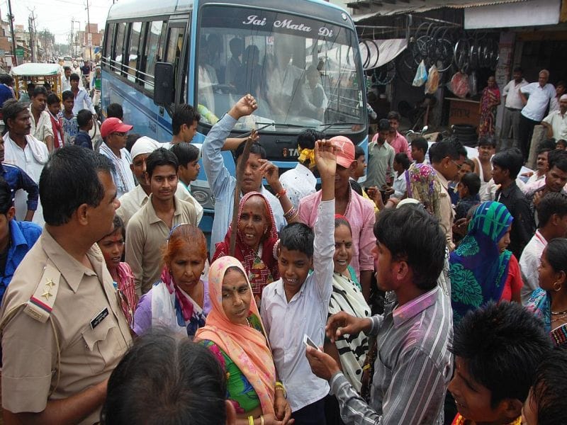 To stop construction work on the street, protesting the fierce people, jam