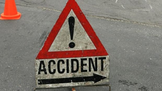 Bus-car collision, and six wounded soldier