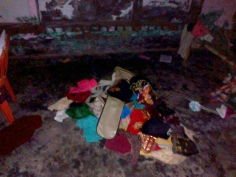 shikshak ke ghar badamaashon ne kee loot