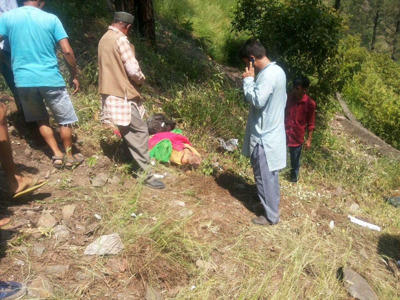 rescue photo of bus accident in dehradun.