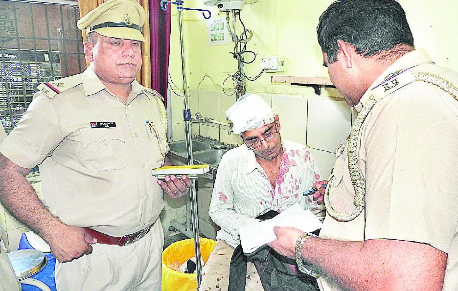 loot, crime, 9 lakh, criminals, fire, attacked, executive, money, police, yamunanagar