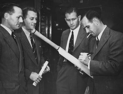 Oldest Test cricketer Lindsay Tuckett dies aged 97