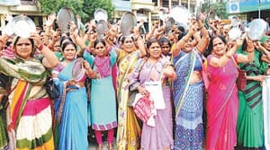 anganbadi protest for increasing salary 