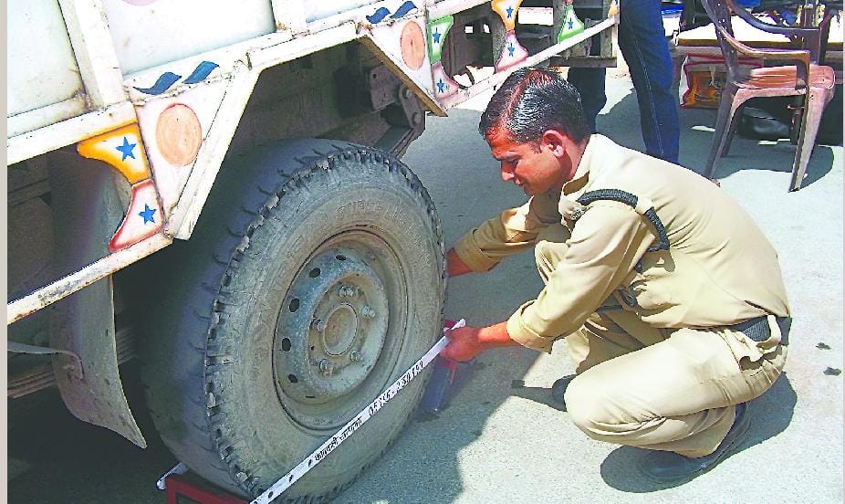 No parking zone screws dares to jammers on vehicles