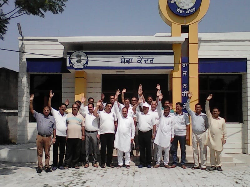 protest, congress protest, pathankot protest, protest in front of suvidha kendra, amritsar 