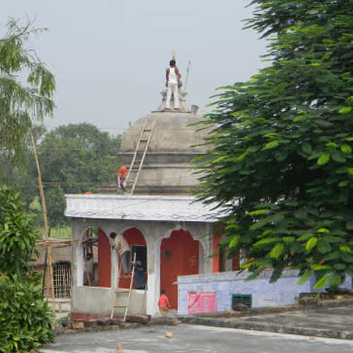 in this temple hairs of female automatically cut down