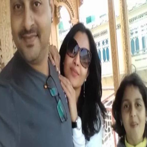 angoori bhabi shares pic with her 10 years old daughter